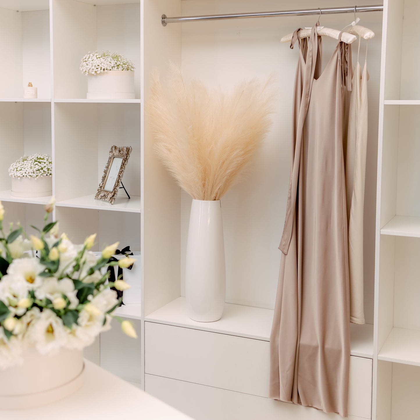 
                  
                    Extra flauschige und hohe künstliche Pampas ORNA in Elfenbein, 3er-Set, Geschenkbox
                  
                