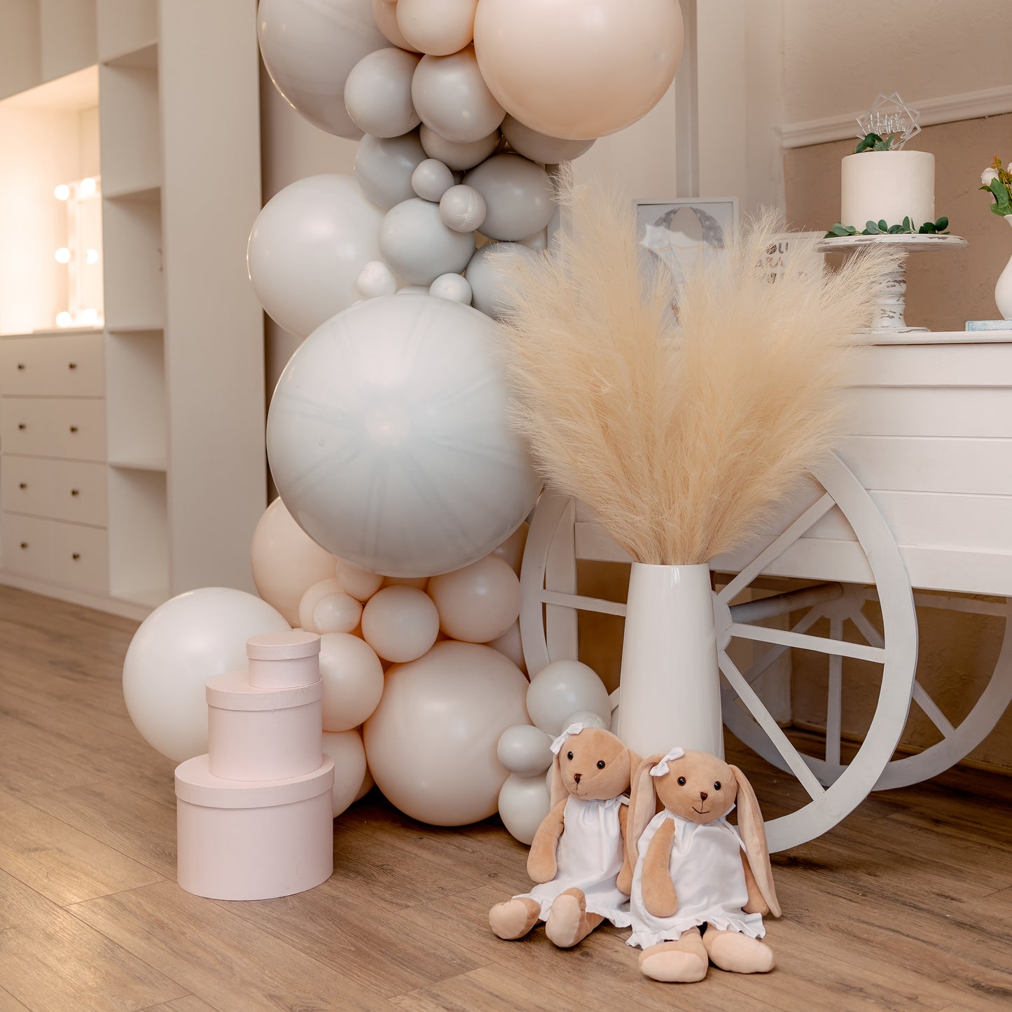 
                  
                    Extra flauschige und hohe künstliche Pampas ORNA in Elfenbein, 3er-Set, Geschenkbox
                  
                