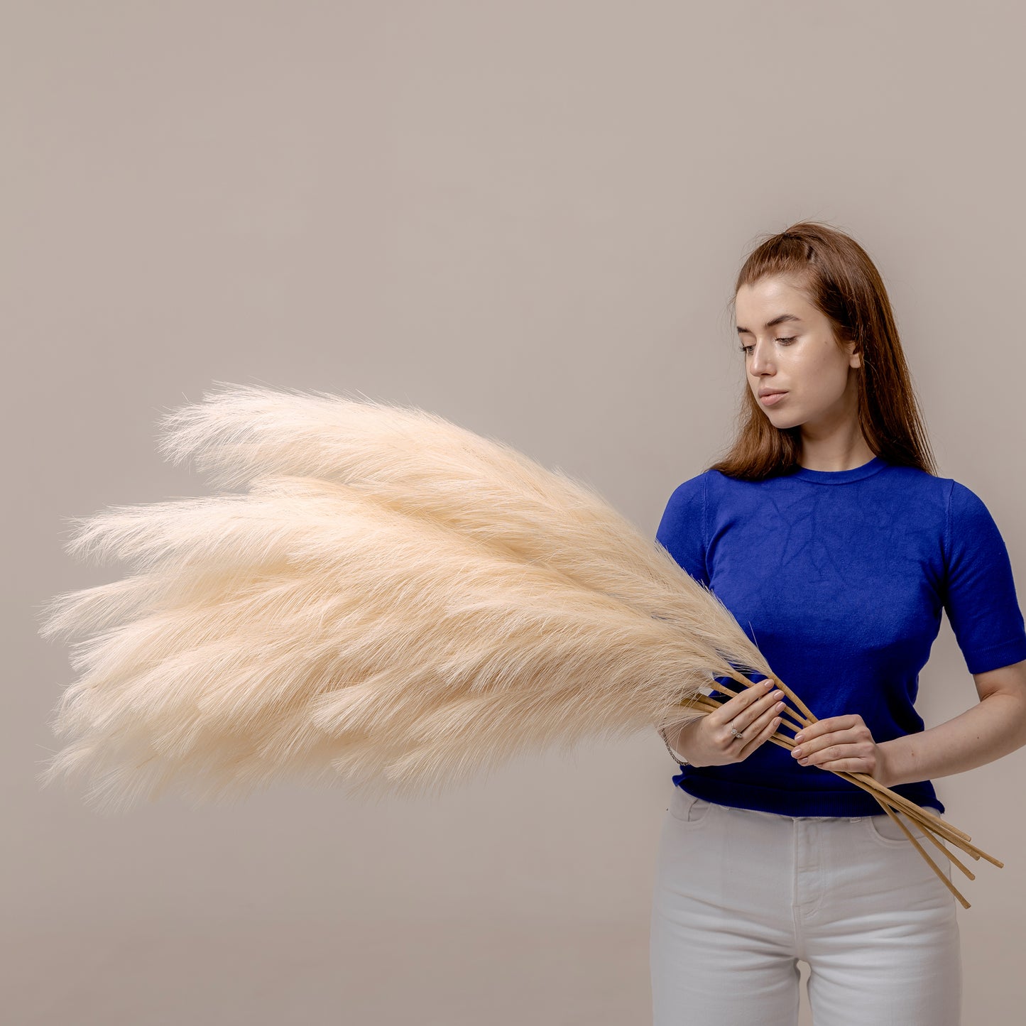 
                  
                    Extra flauschige und hohe künstliche Pampas ORNA in Elfenbein, 3er-Set, Geschenkbox
                  
                