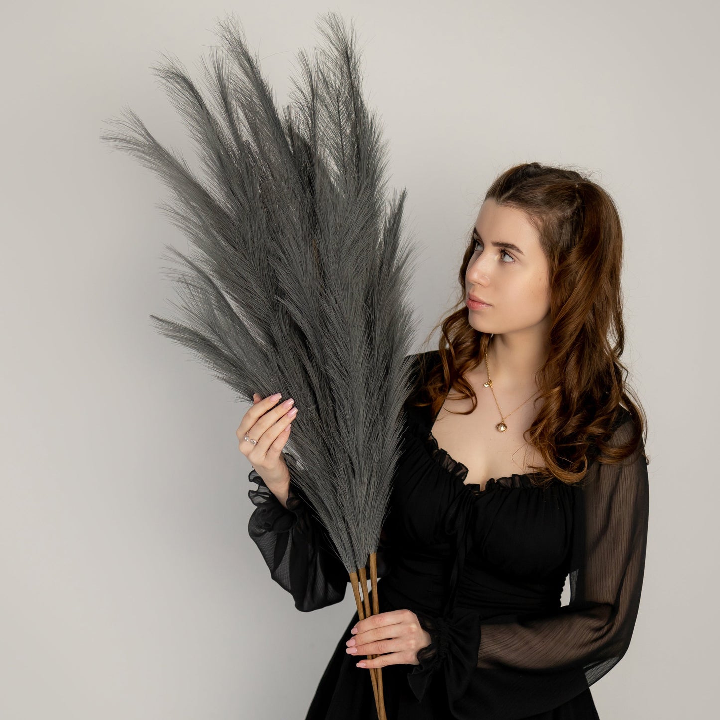
                  
                    Extra flauschige und hohe künstliche Pampas ORNA in Grau, 3er-Set, Geschenkbox
                  
                