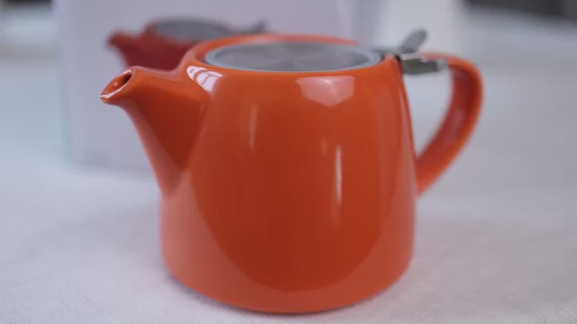 
                  
                    Laden und Abspielen von Videos im Galerie-Viewer, posud Keramik-Teekanne mit Teesieb – Kleine Porzellan-Teekanne für 2 Personen mit losem Teeblatt – 550 ml / 18,6 oz Stump-Teekanne für 2 Tassen mit Sieb (Sand) 
                  
                